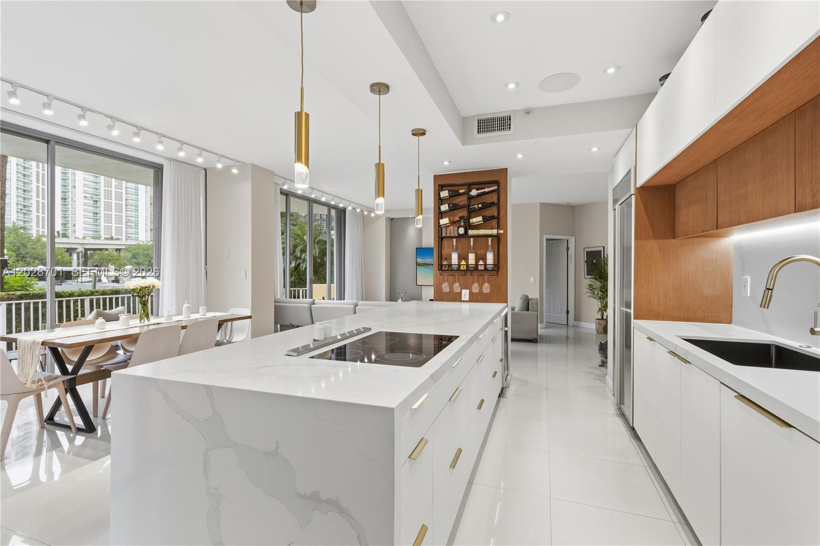 3500 Mystic Pointe Dr 104