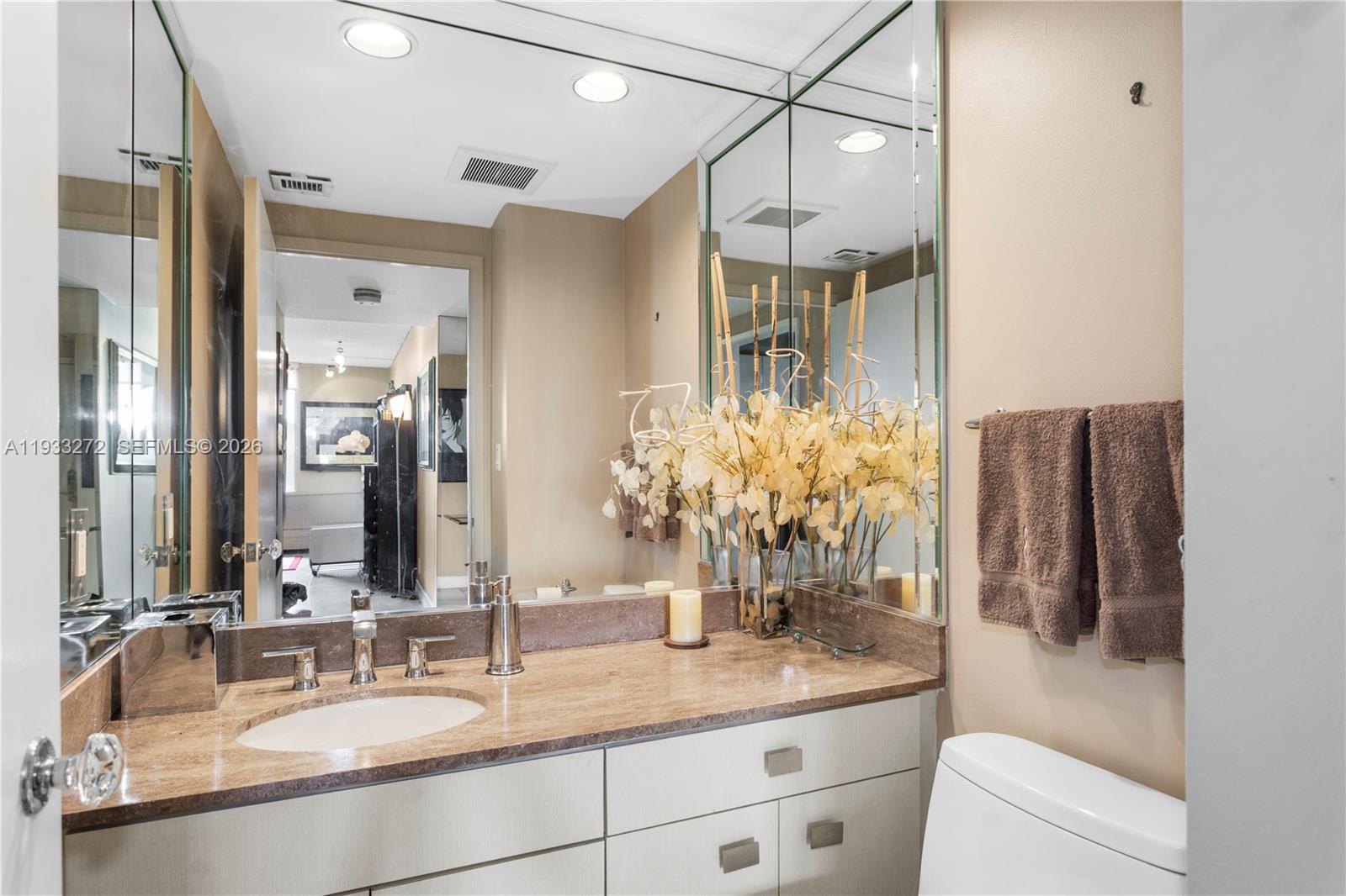 VILLA REGINA CONDO - Residential