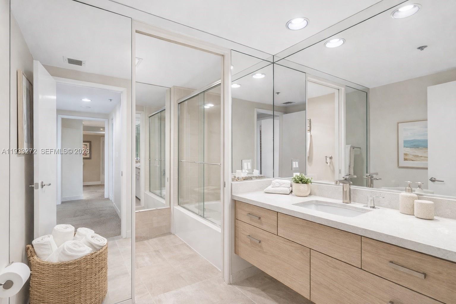 VILLA REGINA CONDO - Residential