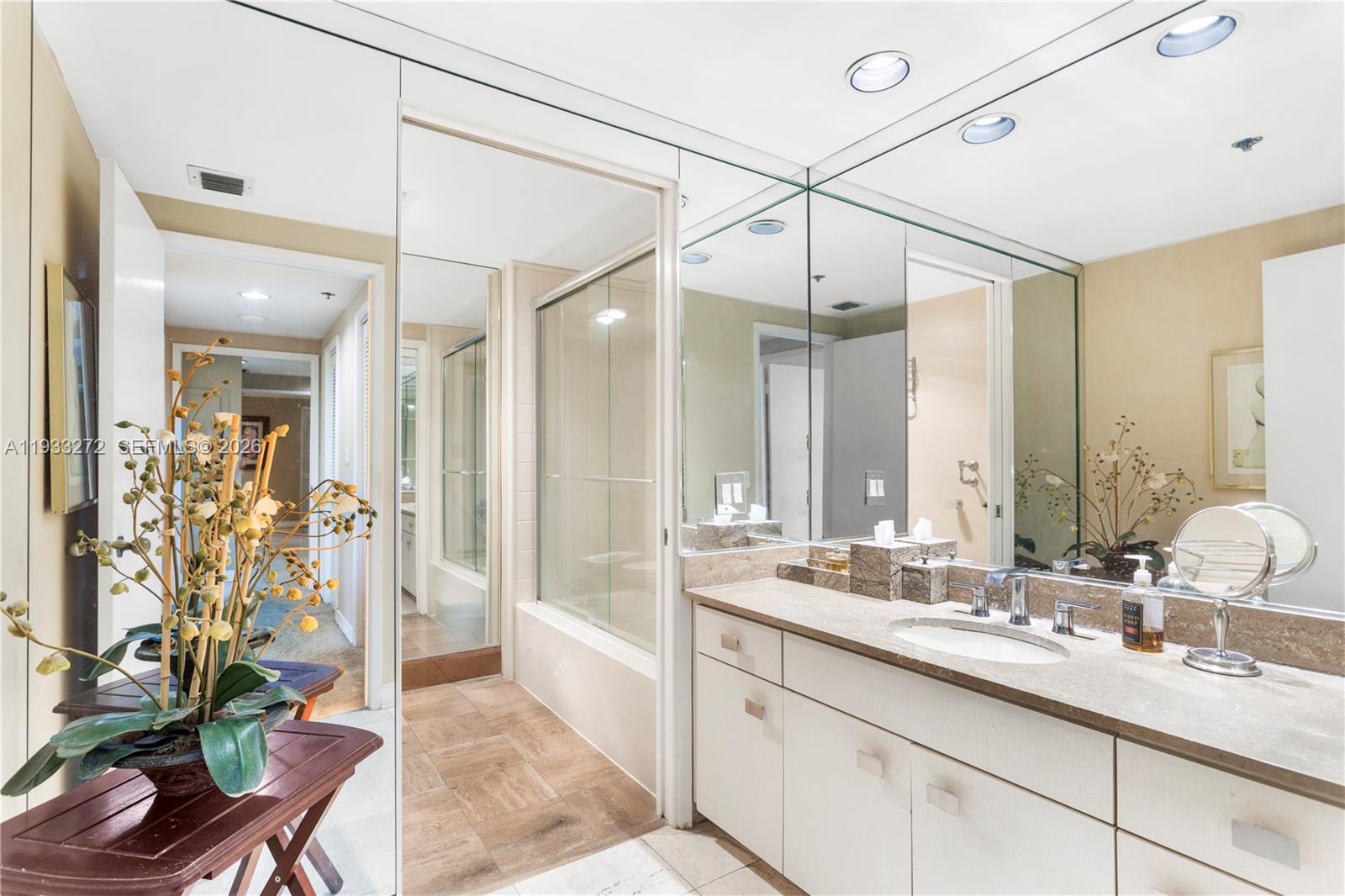 VILLA REGINA CONDO - Residential