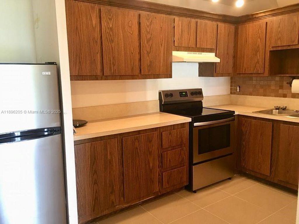 RAMBLEWOOD EAST CONDO - Residential Lease