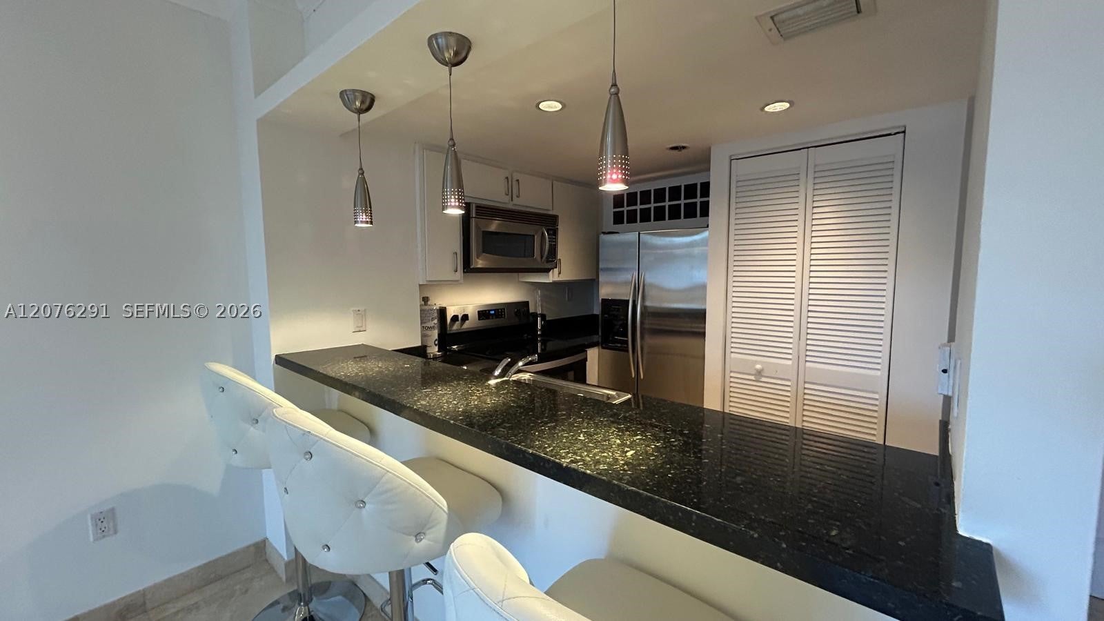 540 Brickell Key Dr 512