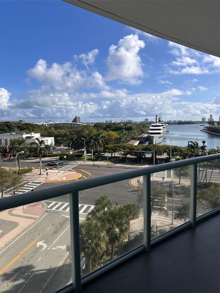 888 Biscayne Blvd 512