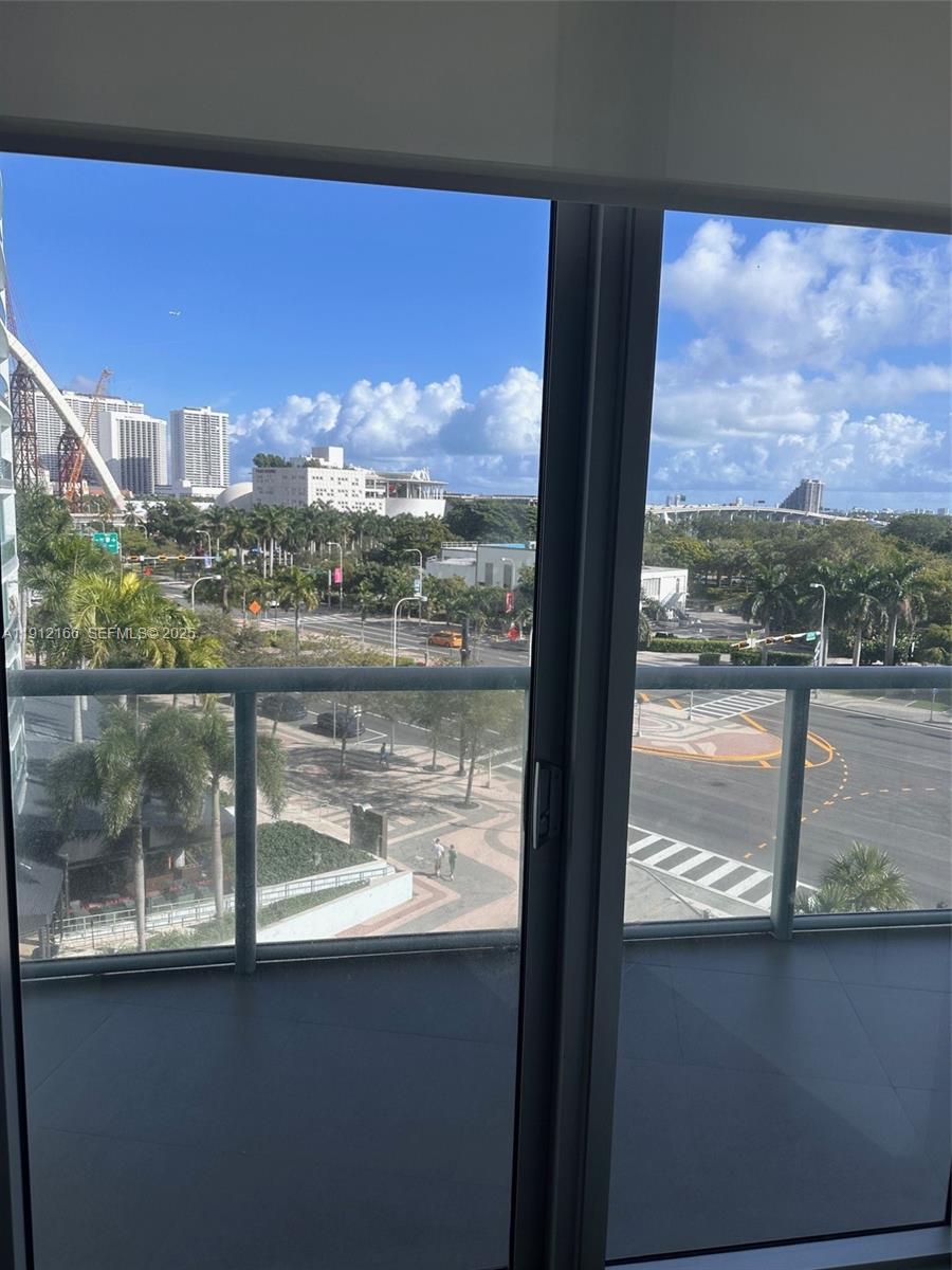 888 Biscayne Blvd 512