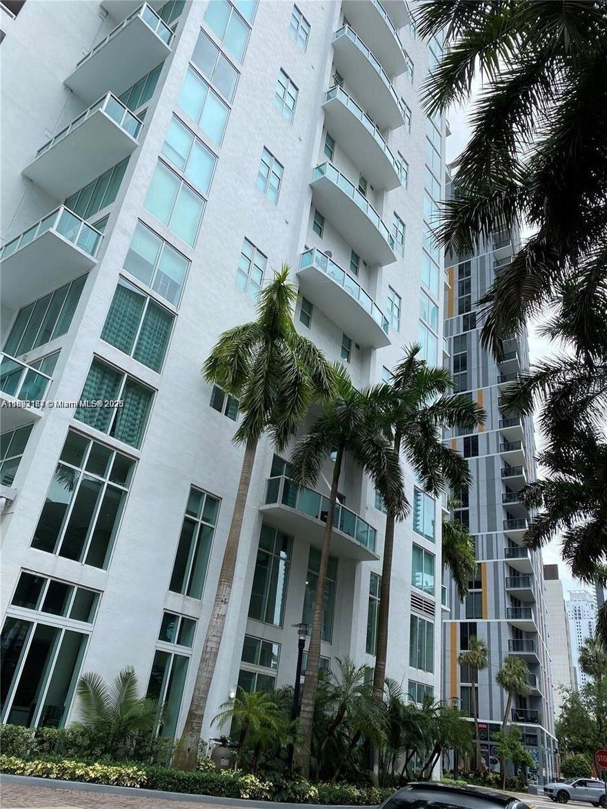 Beautiful Furnished Condo in Brickell!
Enjoy upscale living in the heart of Miami with a stylish furnished condo featuring a partial bay view. This modern unit offers comfort, convenience, and access to Brickell's top restaurants, shops, and nightlife. Perfect for professionals seeking a vibrant city lifestyle.