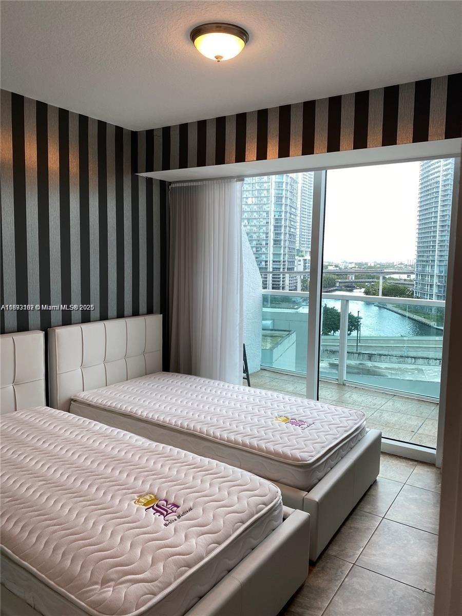 BRICKELL ON THE RIVER S T - Residential Lease