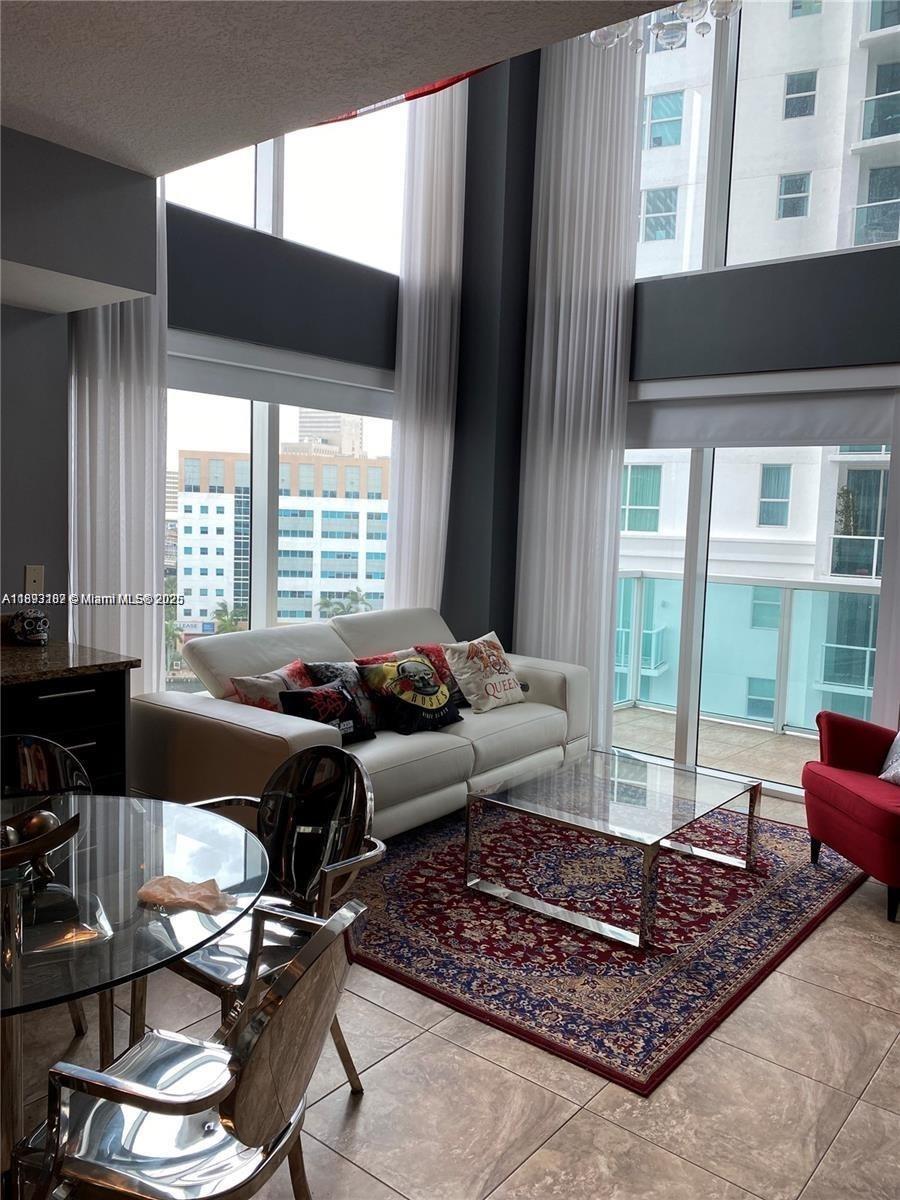 BRICKELL ON THE RIVER S T - Residential Lease