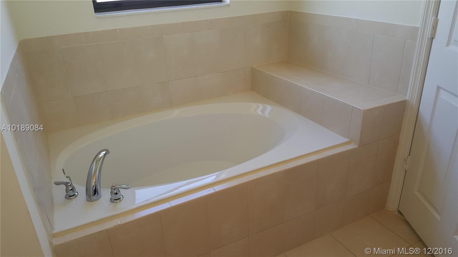 Mallorca at the Vineyards - Residential Lease