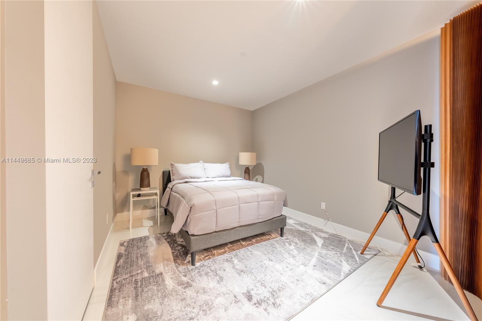 18975 COLLINS CONDO - Residential