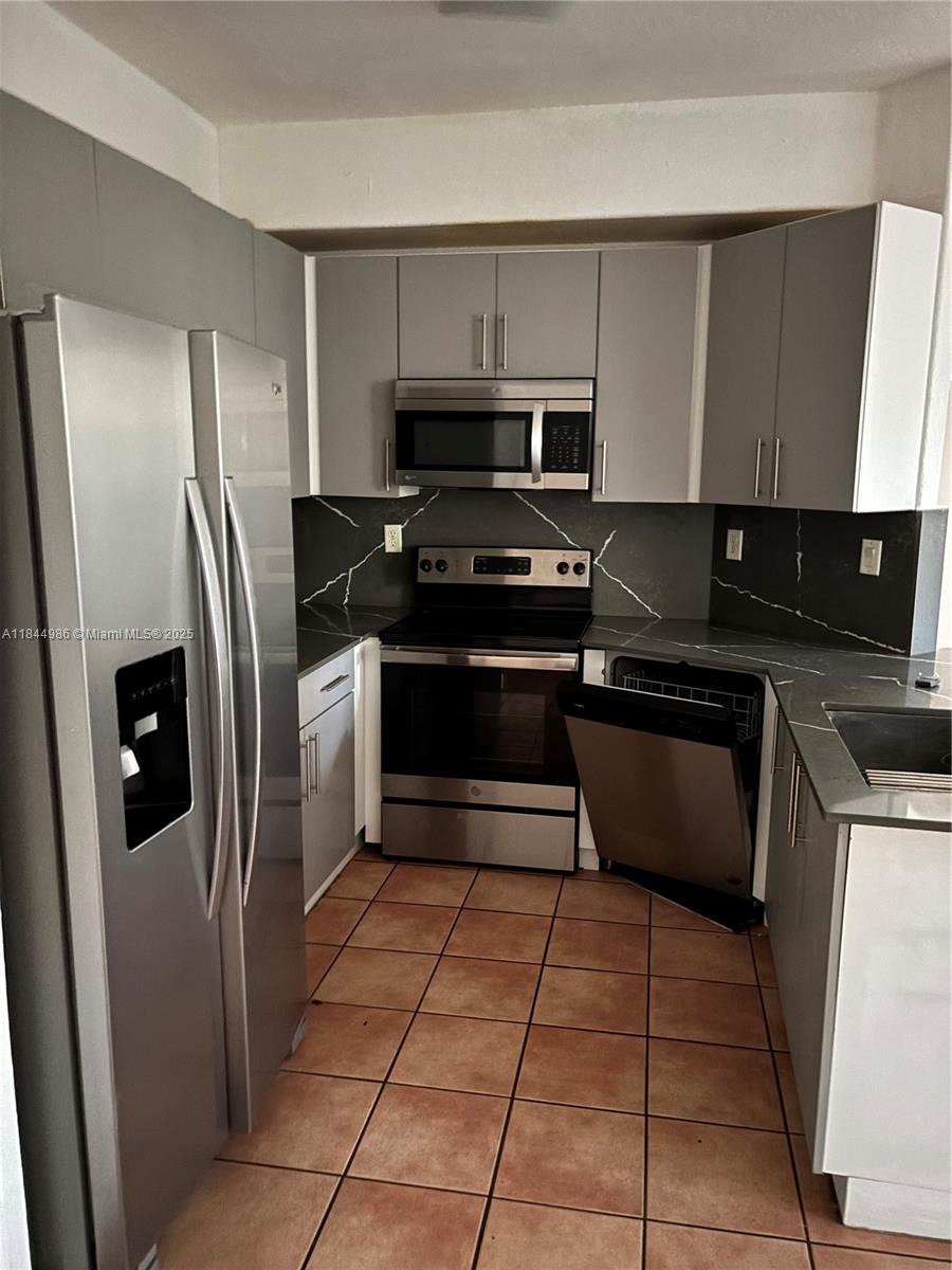 3461 SW 170th Ter 3461