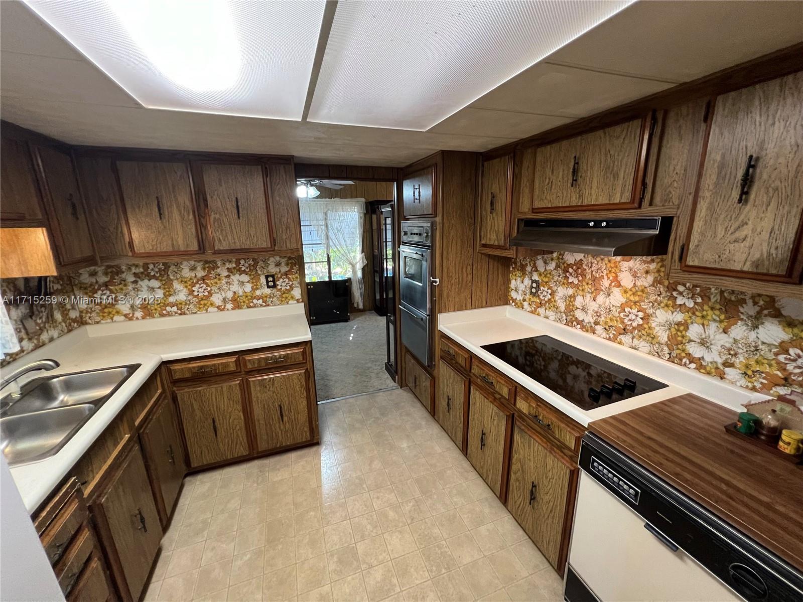 JAMAICA BAY MOBILE HOME C - Residential