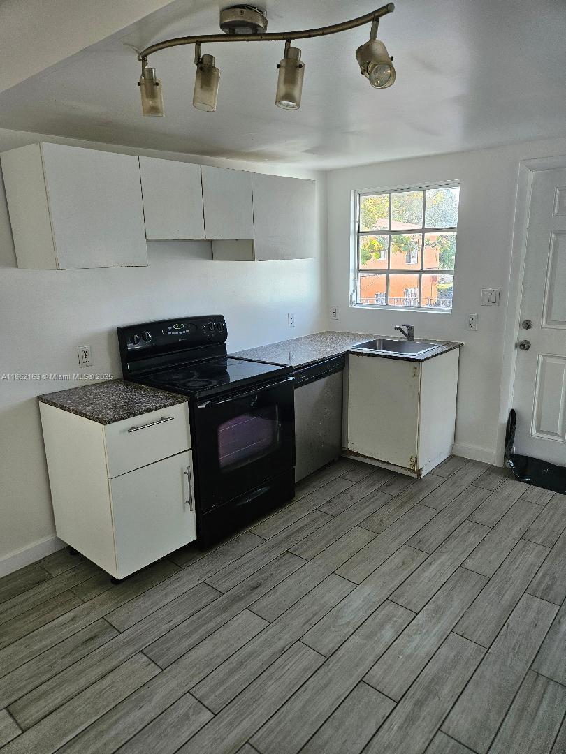 LAWRENCE ESTATE LAND CO - Residential Lease