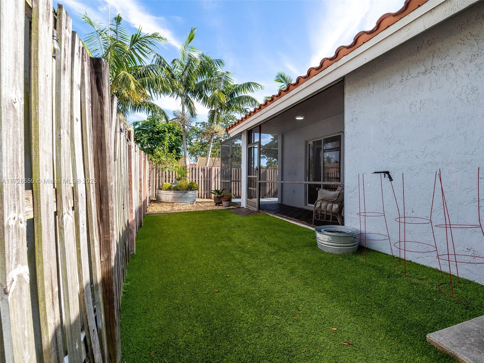COUNTRY ISLES GARDEN HOME - Residential