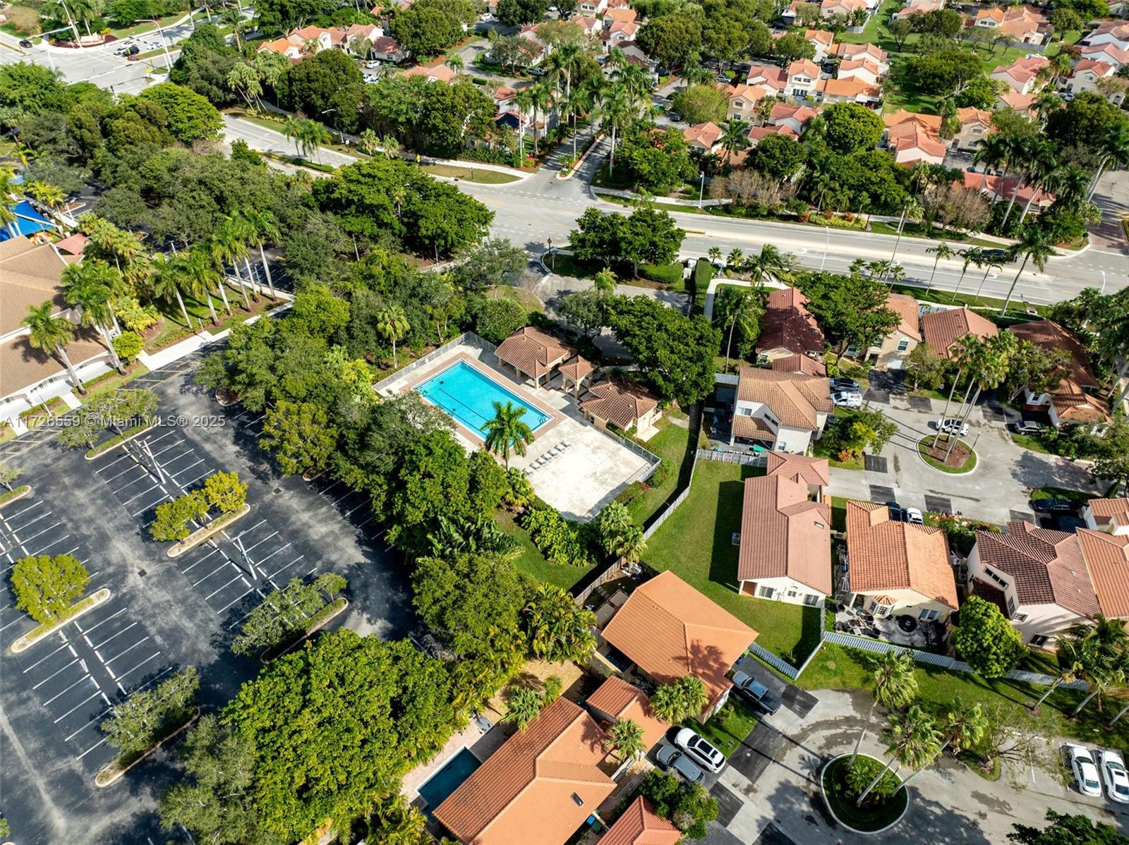 COUNTRY ISLES GARDEN HOME - Residential