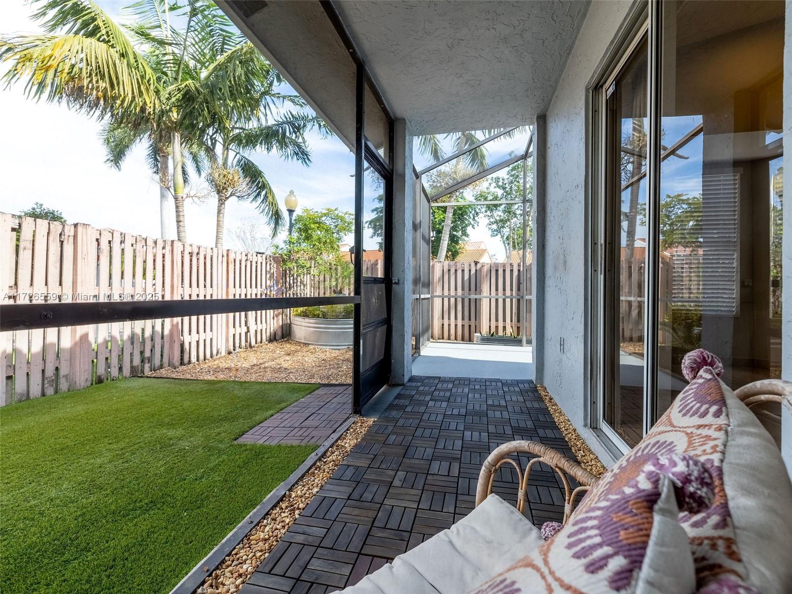 COUNTRY ISLES GARDEN HOME - Residential