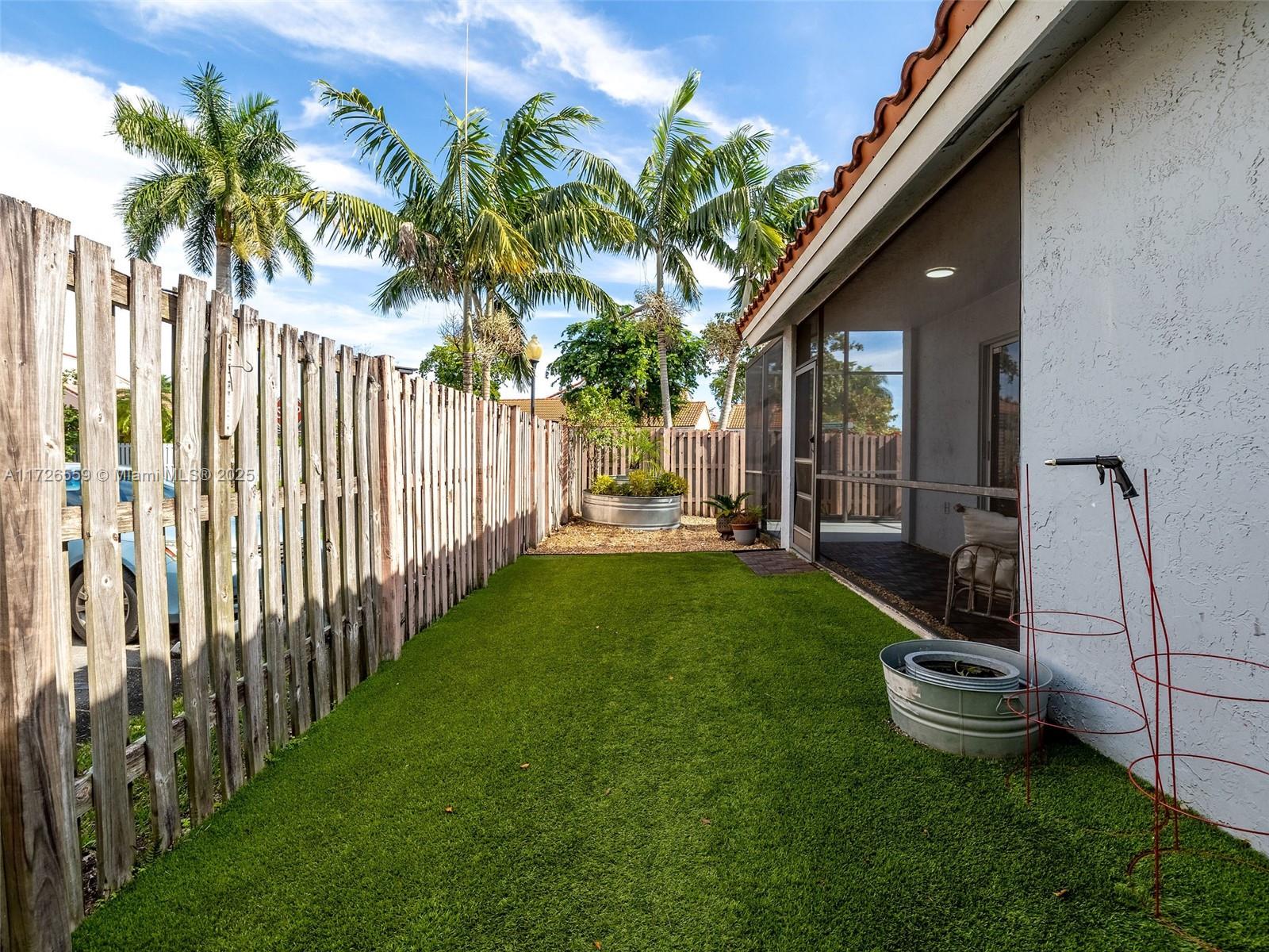 COUNTRY ISLES GARDEN HOME - Residential