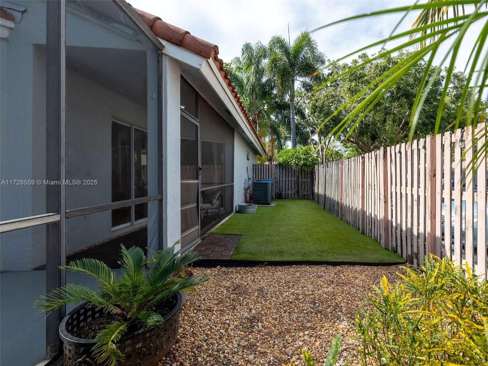 COUNTRY ISLES GARDEN HOME - Residential