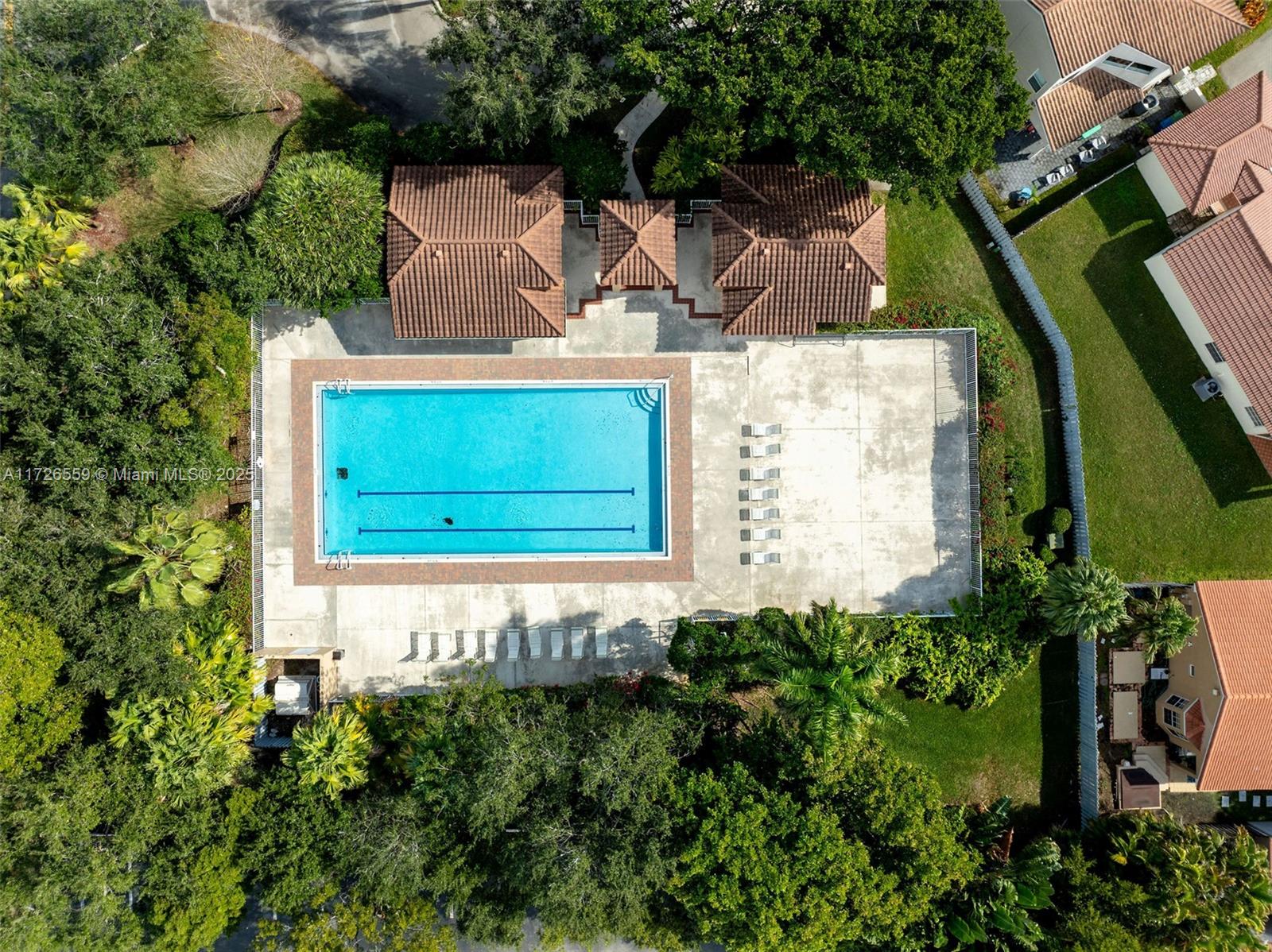 COUNTRY ISLES GARDEN HOME - Residential