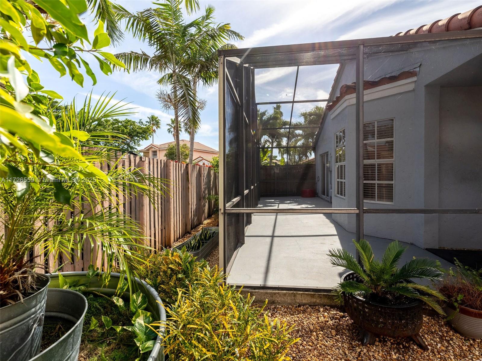 COUNTRY ISLES GARDEN HOME - Residential