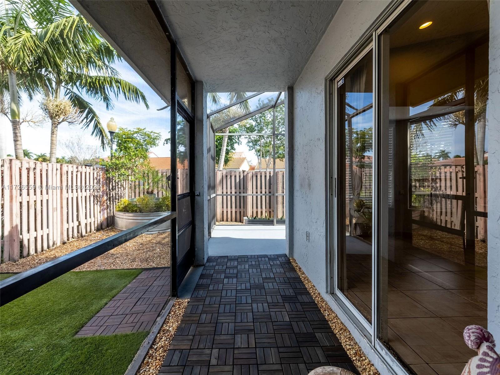 COUNTRY ISLES GARDEN HOME - Residential