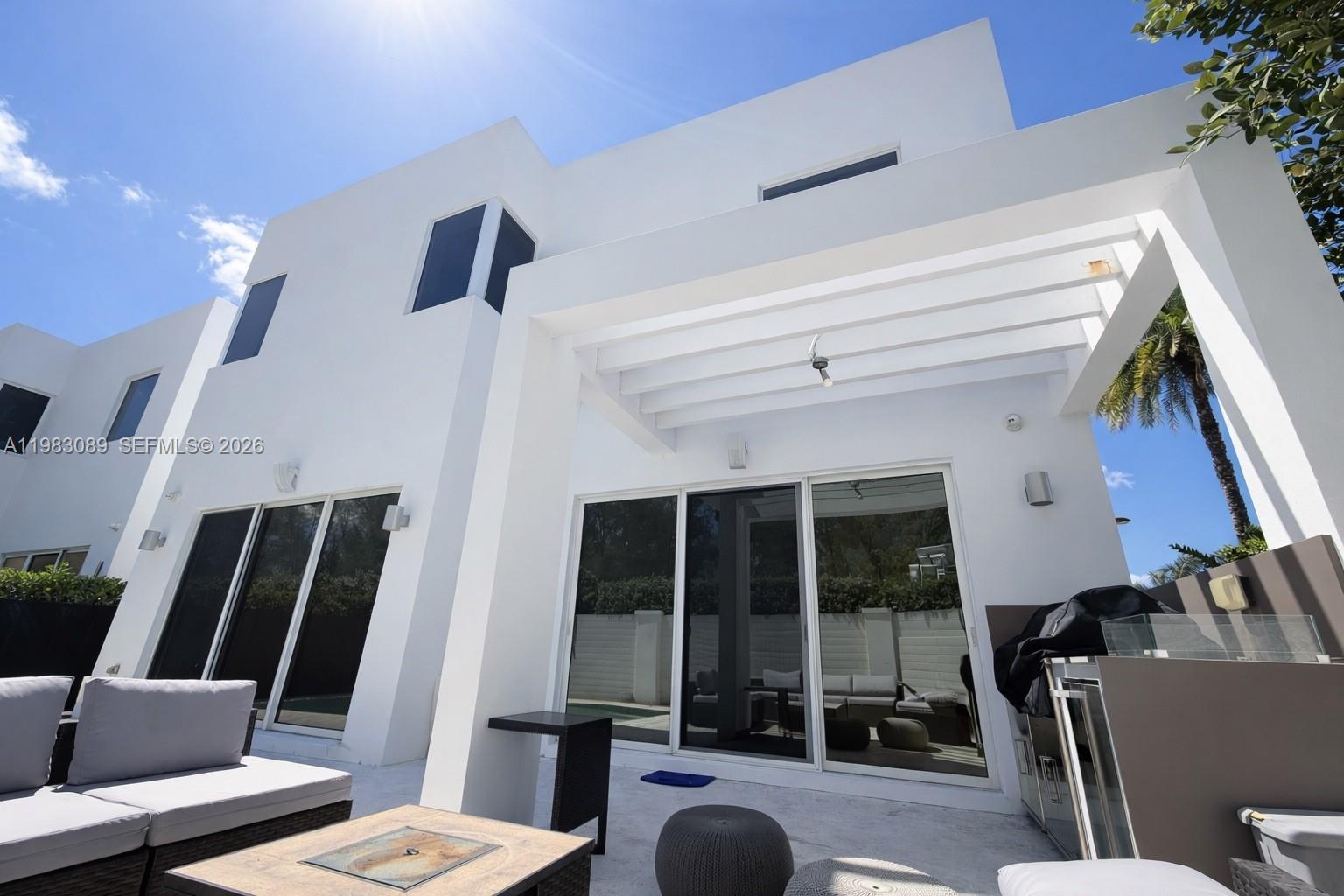 MODERN 45 Doral - Residential