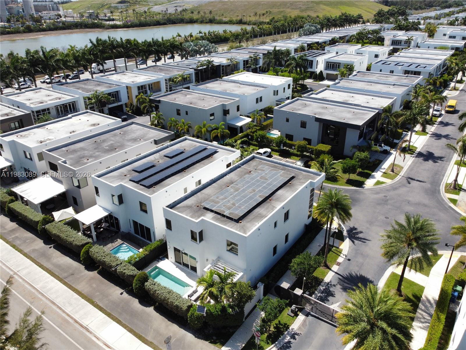 MODERN 45 Doral - Residential