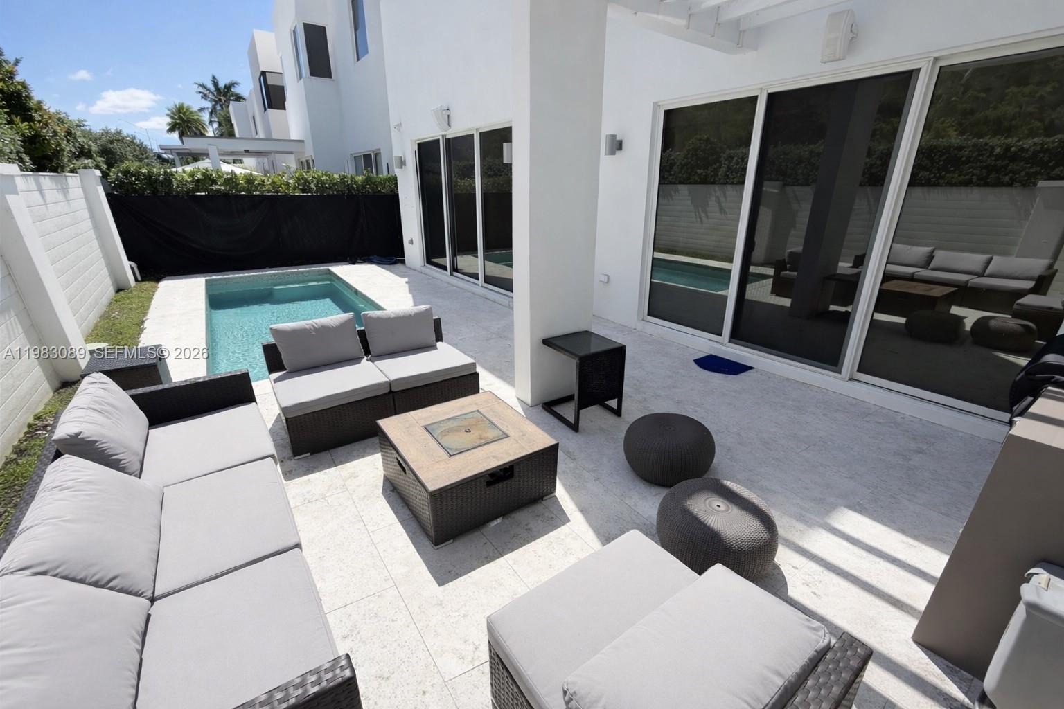 MODERN 45 Doral - Residential