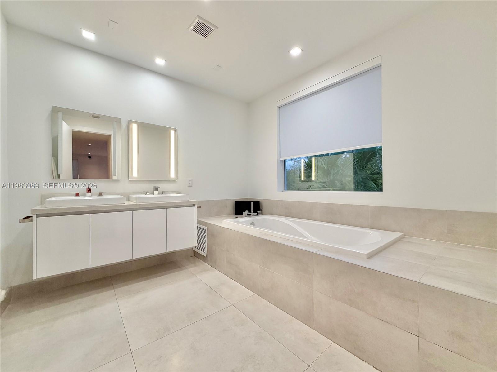 MODERN 45 Doral - Residential