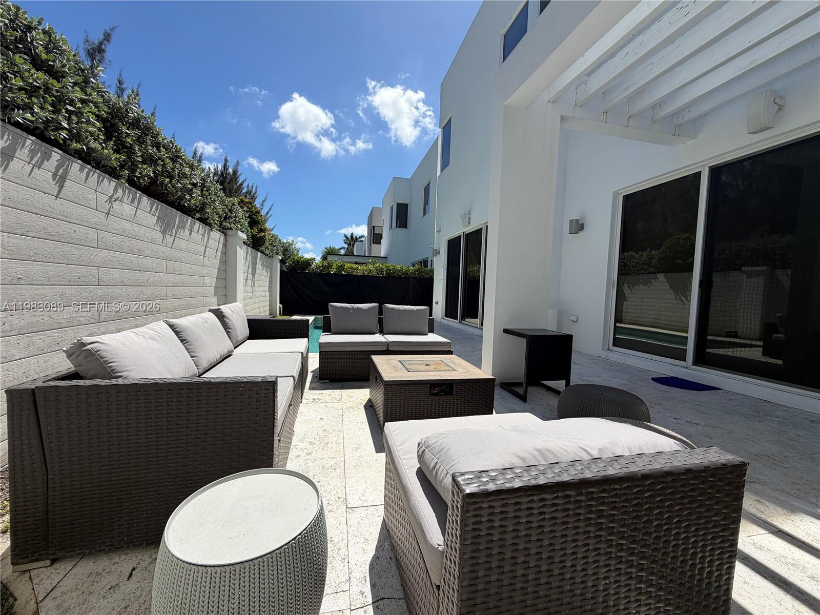 MODERN 45 Doral - Residential