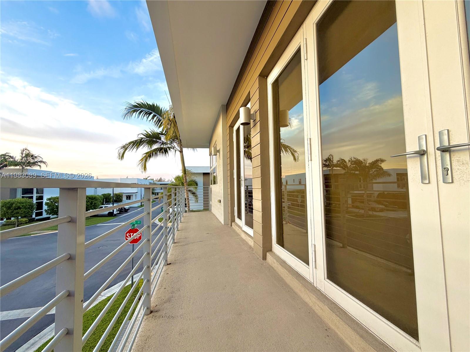 MODERN 45 Doral - Residential