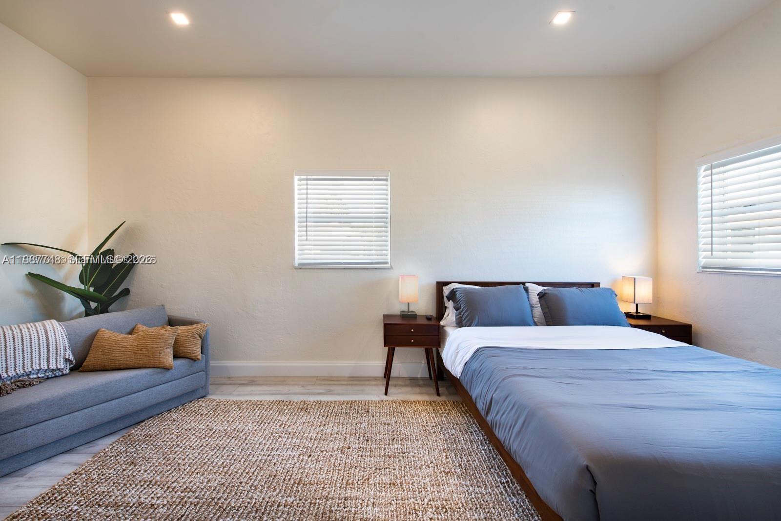 TOWN OF HALLANDALE B-13 - Residential Lease