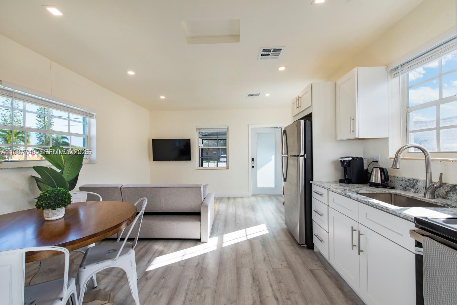 TOWN OF HALLANDALE B-13 - Residential Lease