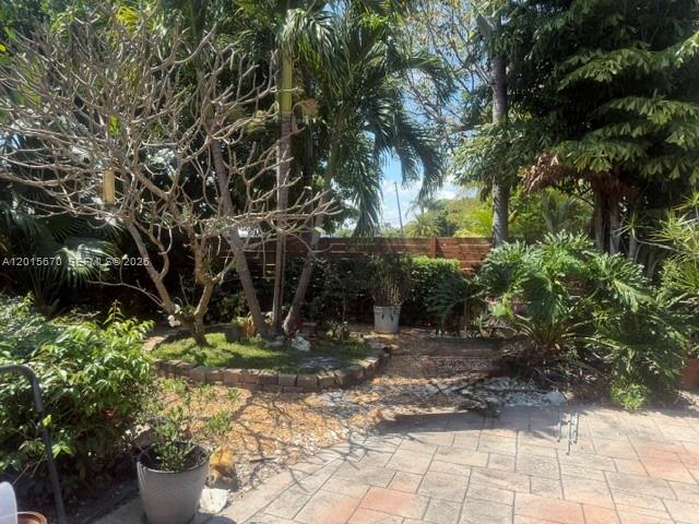 CORAL SHORES - Residential