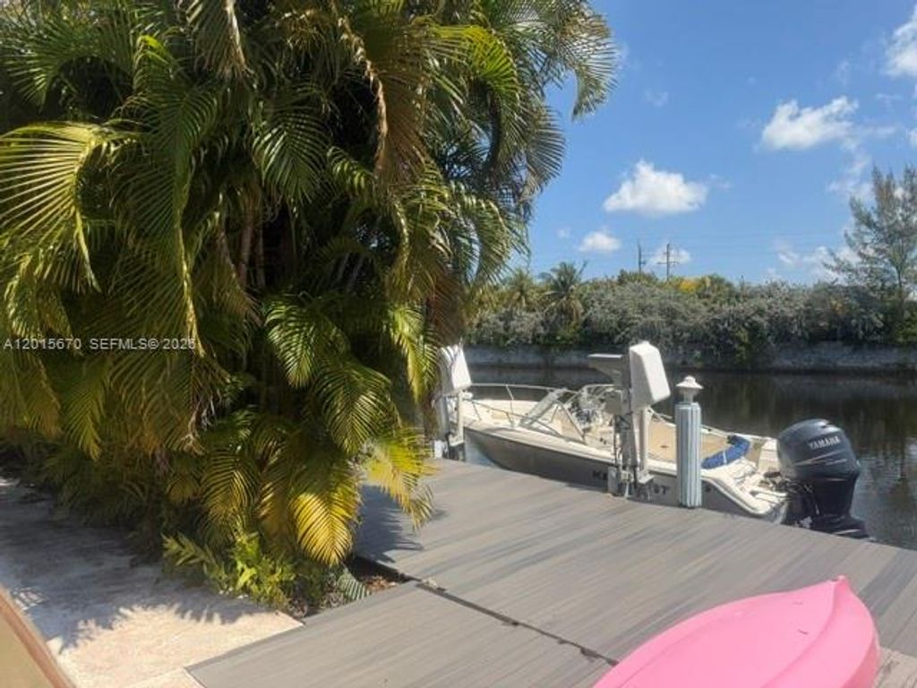 Photo of 2900 NE 21st Ter, Fort Lauderdale, FL 33306 (MLS # A12015670)