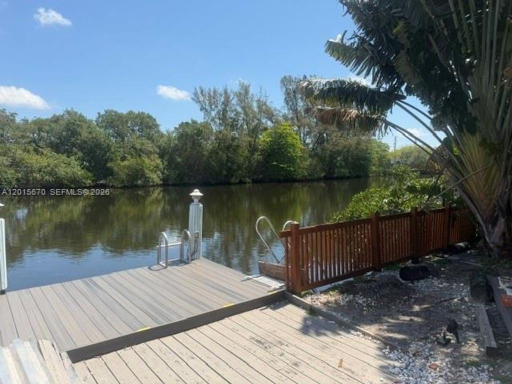 Photo of 2900 NE 21st Ter, Fort Lauderdale, FL 33306 (MLS # A12015670)