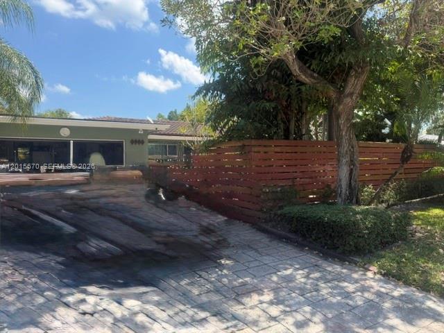 CORAL SHORES - Residential