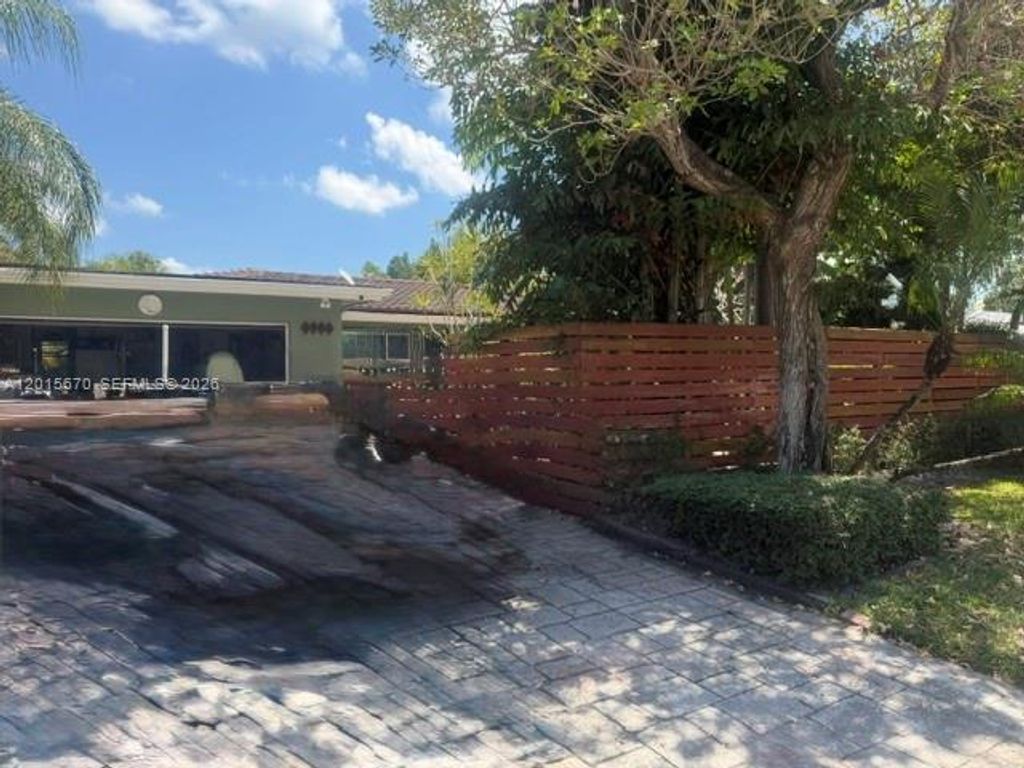 Photo of 2900 NE 21st Ter, Fort Lauderdale, FL 33306 (MLS # A12015670)