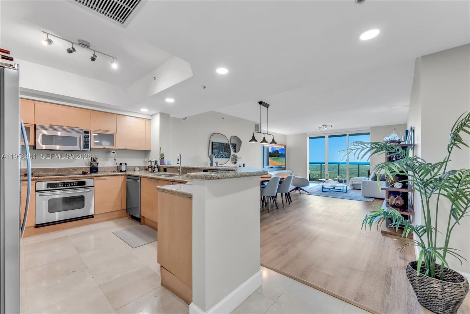 THE OAKS I CONDO - Residential