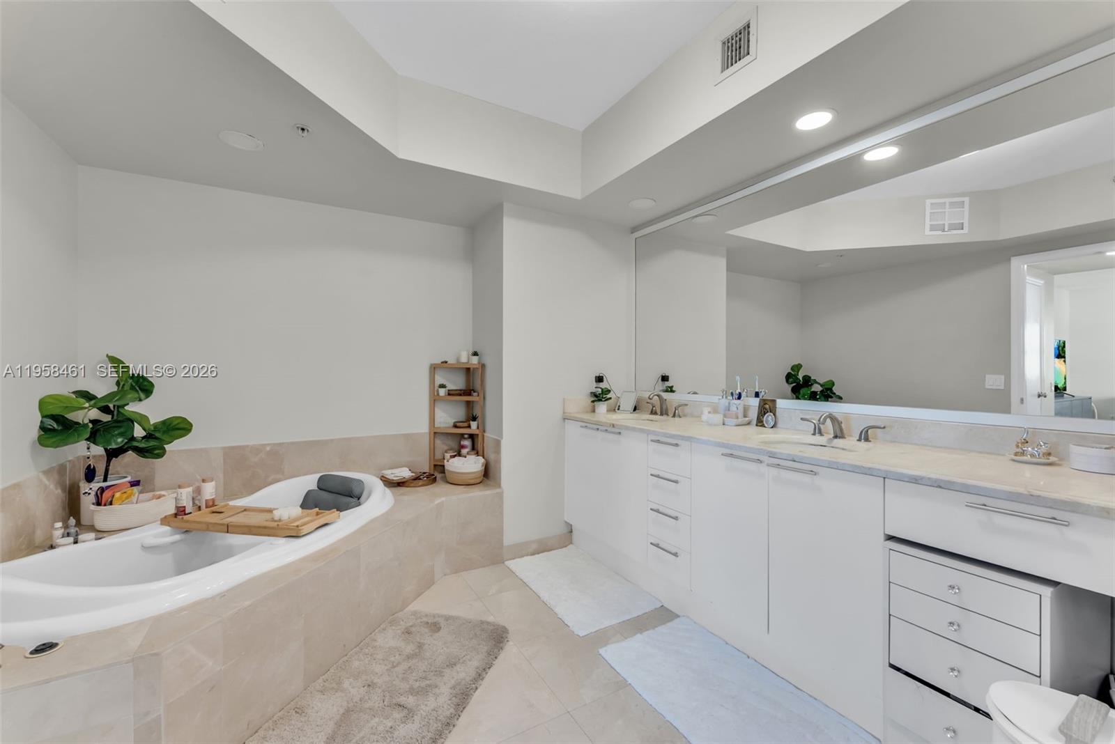 THE OAKS I CONDO - Residential