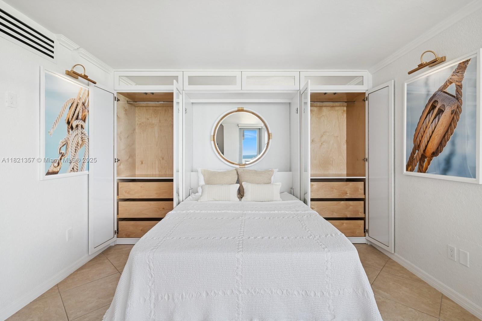 2899 Collins Ave 1025