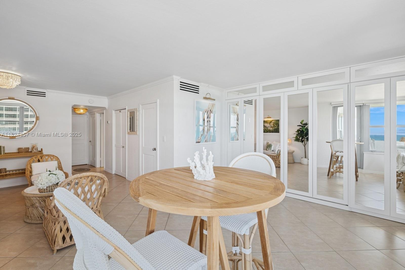 2899 Collins Ave 1025