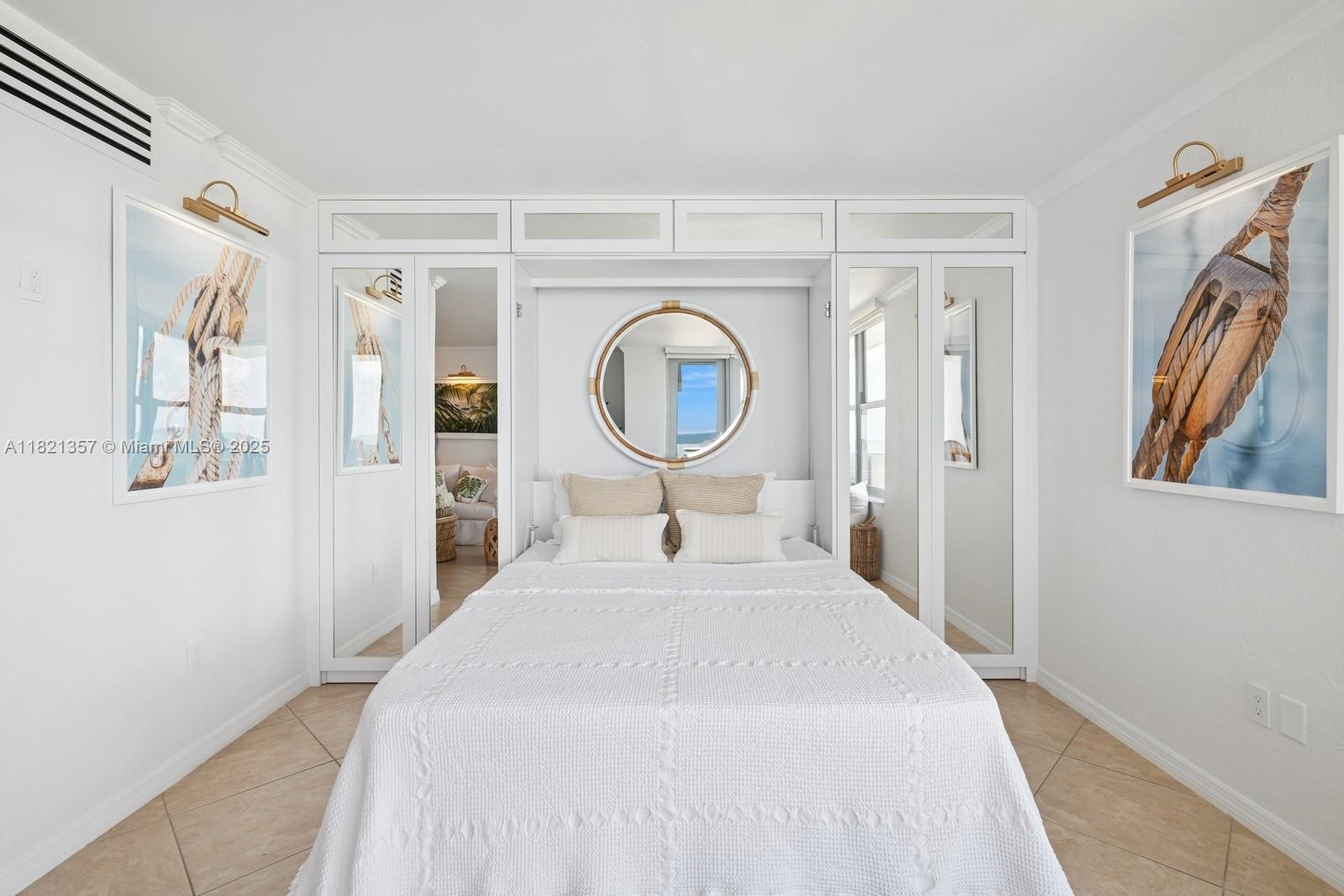 2899 Collins Ave 1025