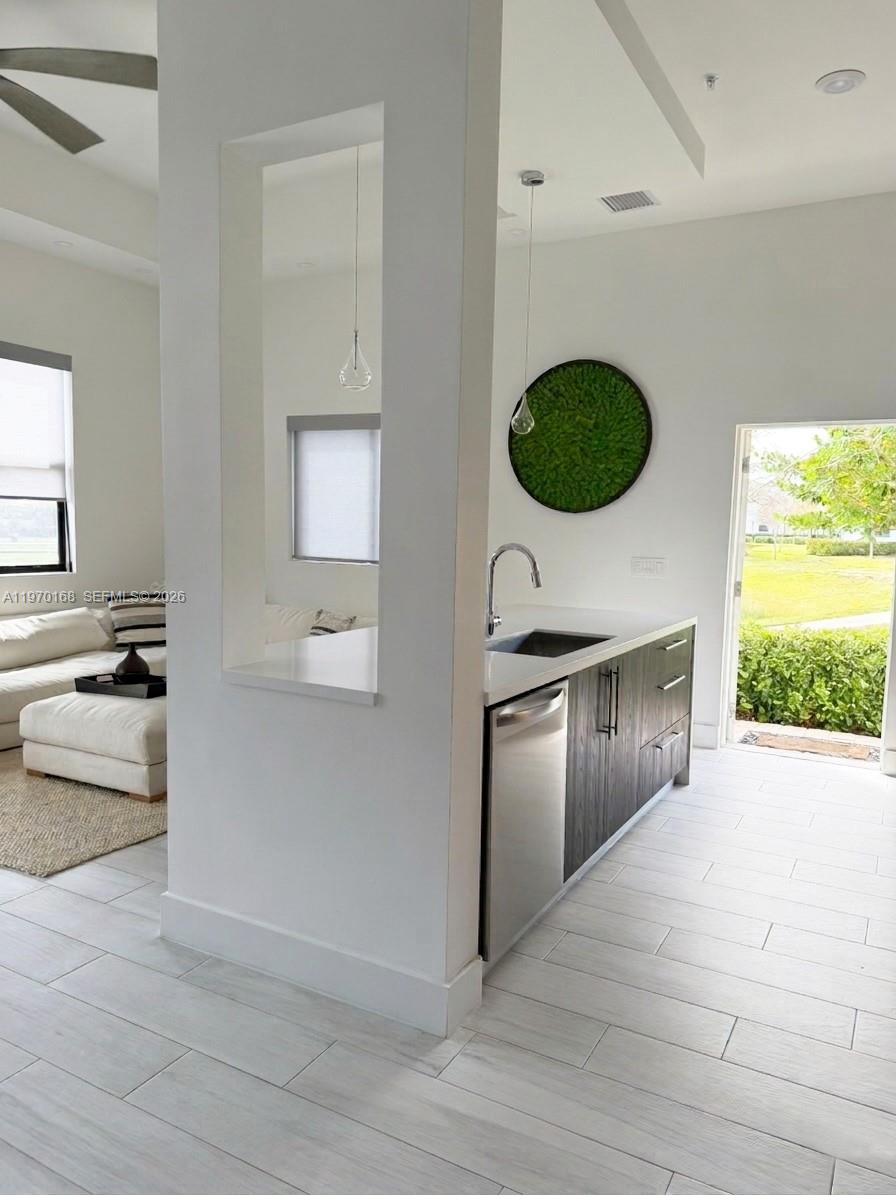 PLANTATION BUSINESS PARK - Residential Lease