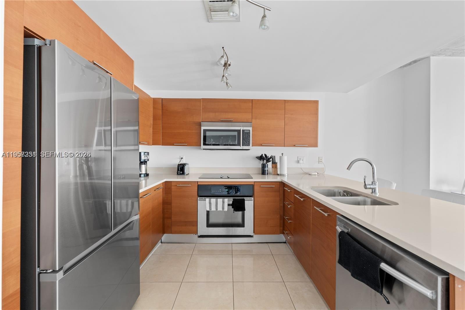 MIDBLOCK MIAMI CONDO - Residential