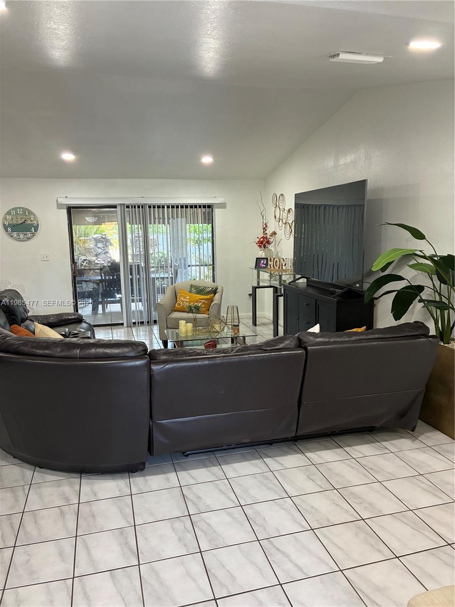 HOMESTEAD LAKES FARMLIFE - Residential Lease