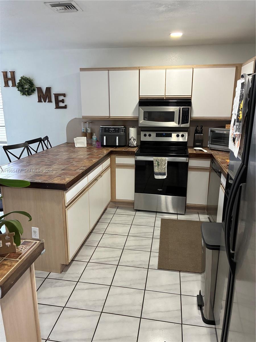 HOMESTEAD LAKES FARMLIFE - Residential Lease