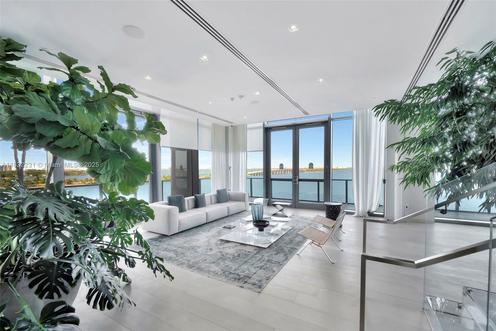 ONE PARAISO CONDO - Residential