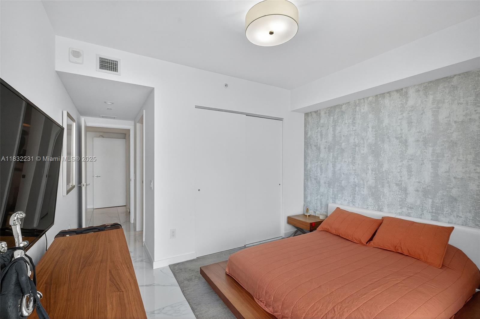 ONE PARAISO CONDO - Residential