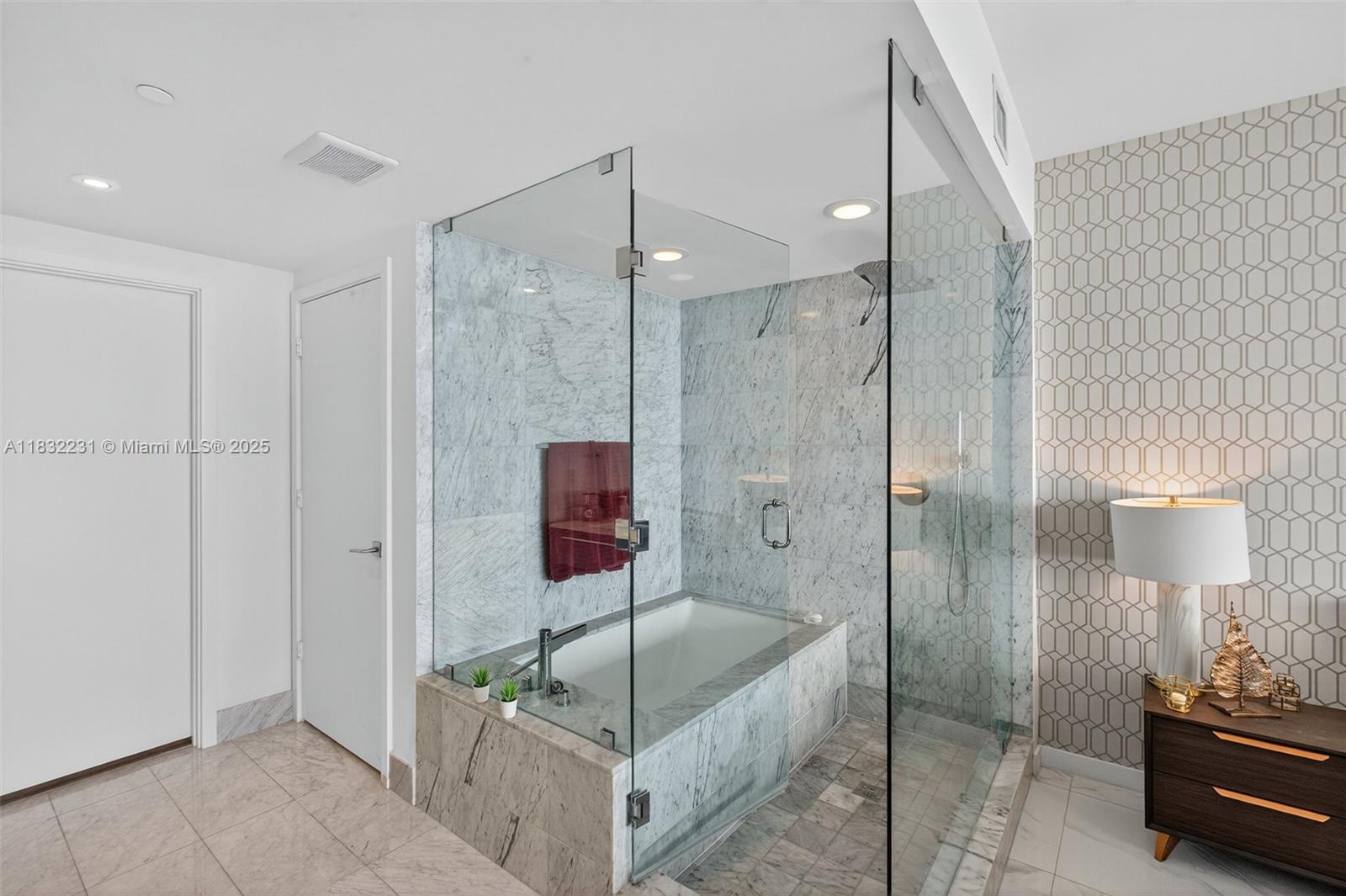 ONE PARAISO CONDO - Residential