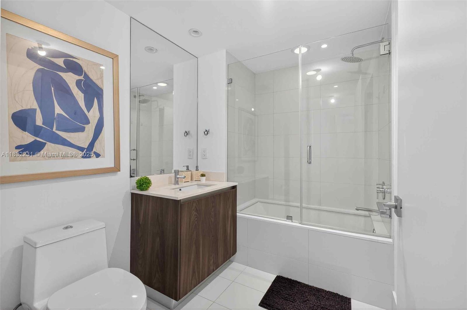 ONE PARAISO CONDO - Residential